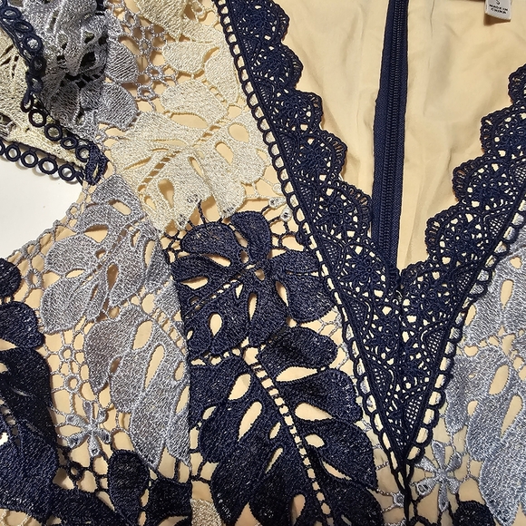 Adelyn Rae Palm Crochet Lace Blue V-Neck Flutter Sleeve Midi Size Dress Size S - Picture 5 of 15